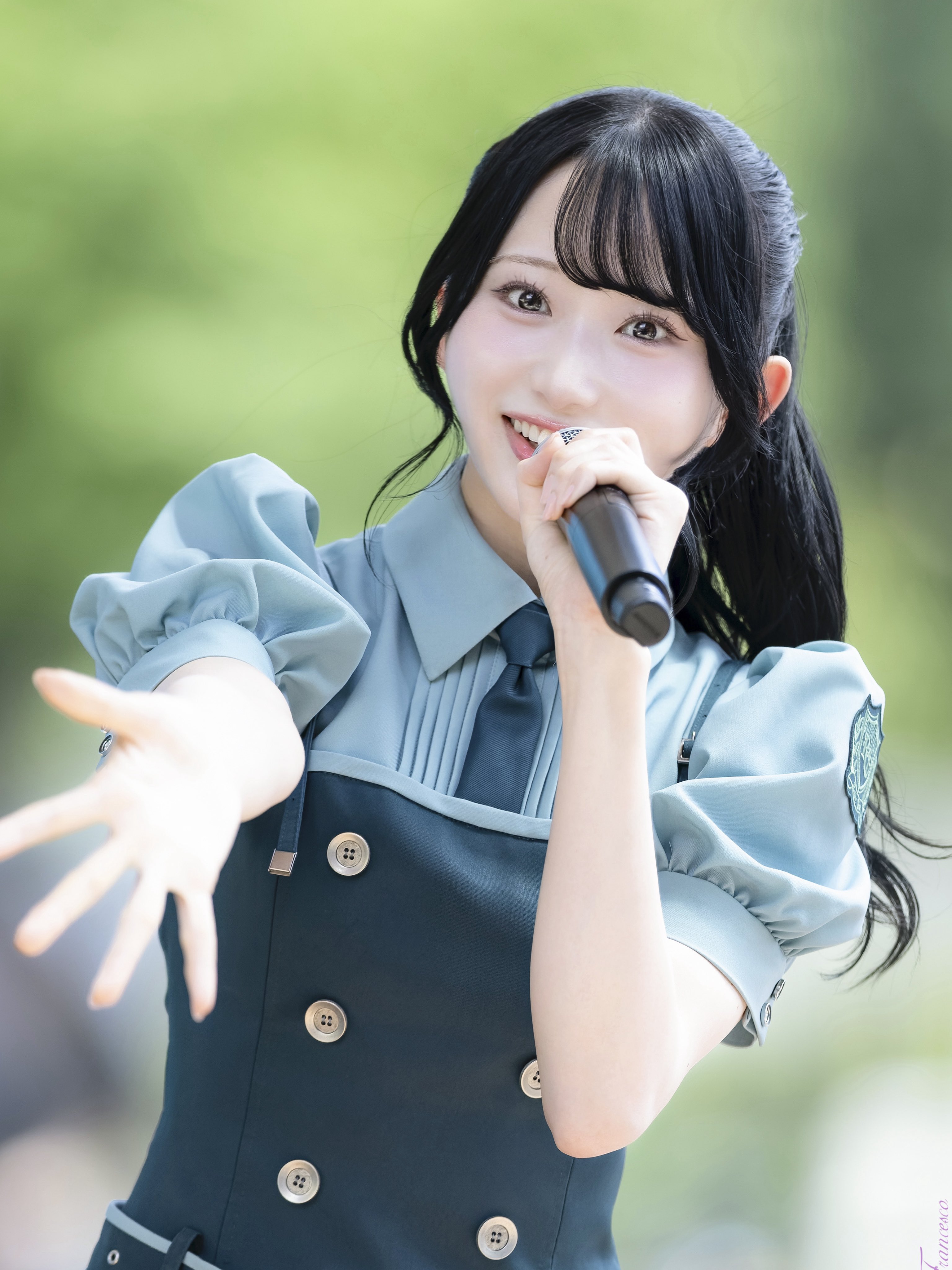 Rain tree 橋本真希 1stシングル衣装 直筆生写真 GrgaecHboAEg7DR.jpg:large