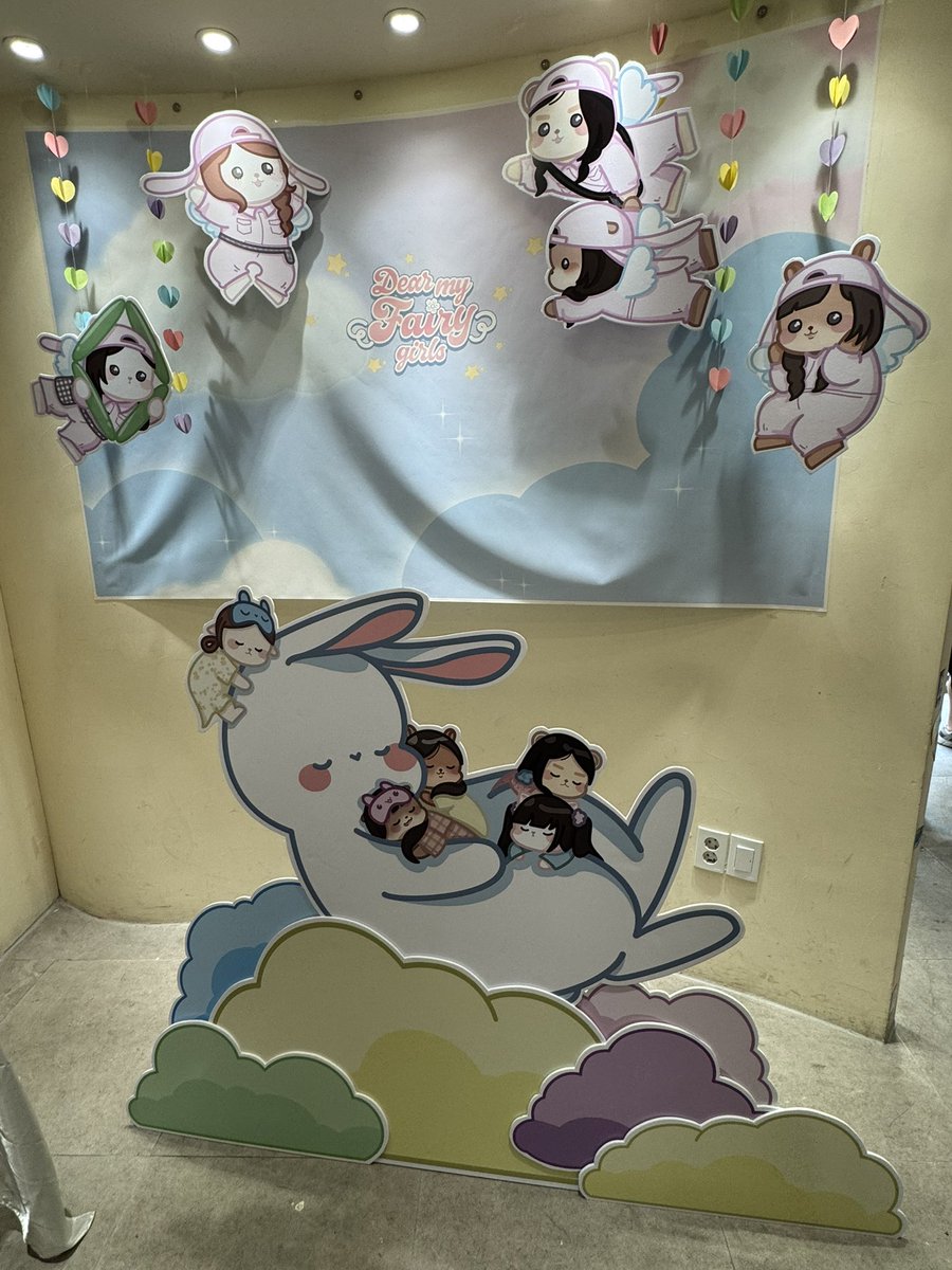 cho49210's tweet image. 데뷔카페 다녀왔어요!!
내부 진짜 이쁘고 특전도 맘에들어요 🥰🥰
럭드도 잘나와서 좋아요 ㅎㅎ

#MHDHH_FOREVER
#Dearmy_Fairygirls_MHDHH