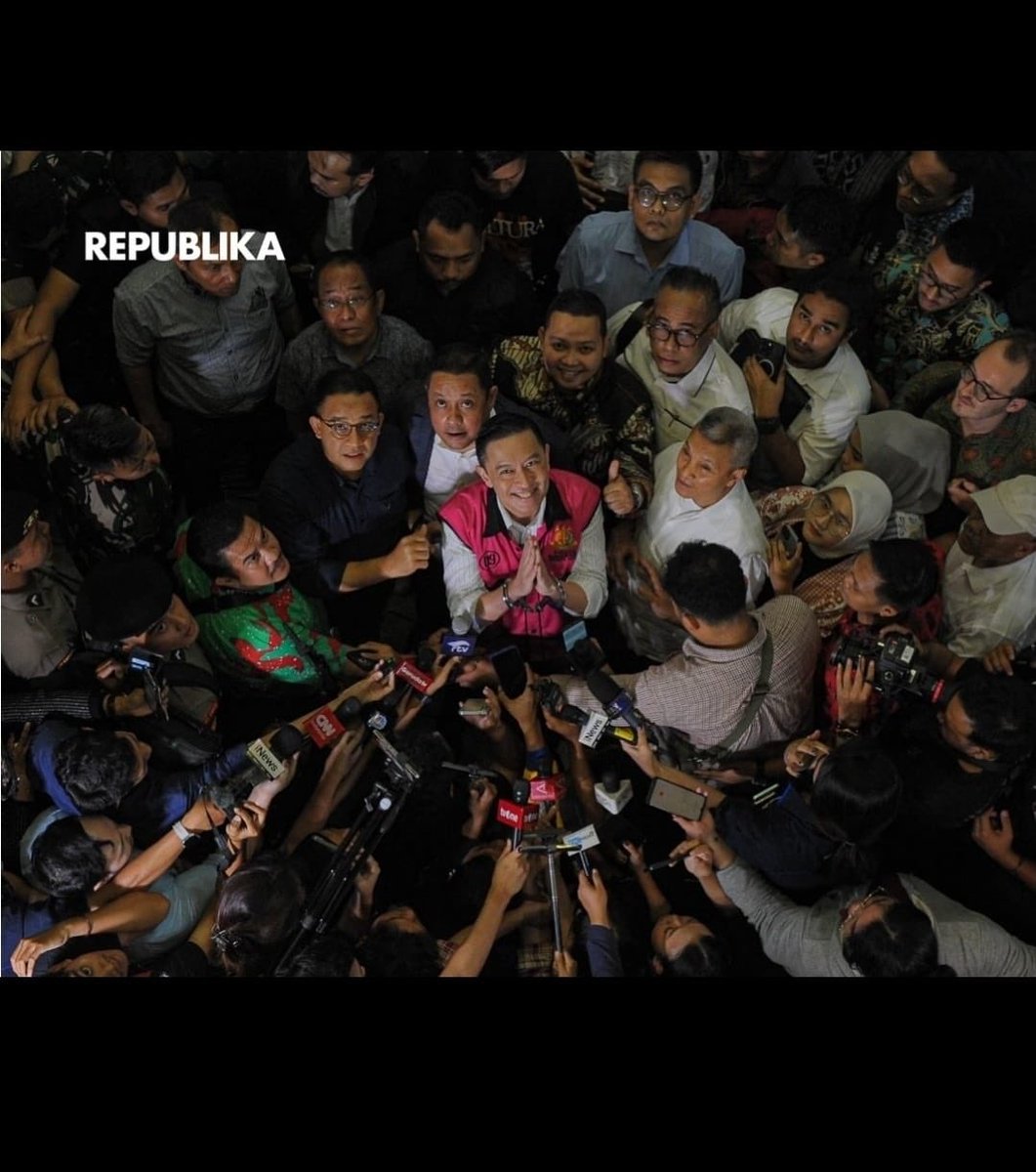 Belum pernah ada “terpidana kasus korupsi” di negeri ini yang DIHORMATI seperti <a href="/tomlembong/">Tom Lembong</a> 💐