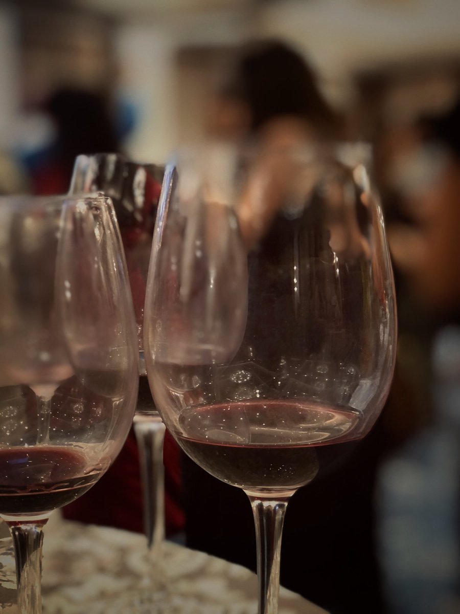 Like coffee, wine doesn’t ask, but understands 😌