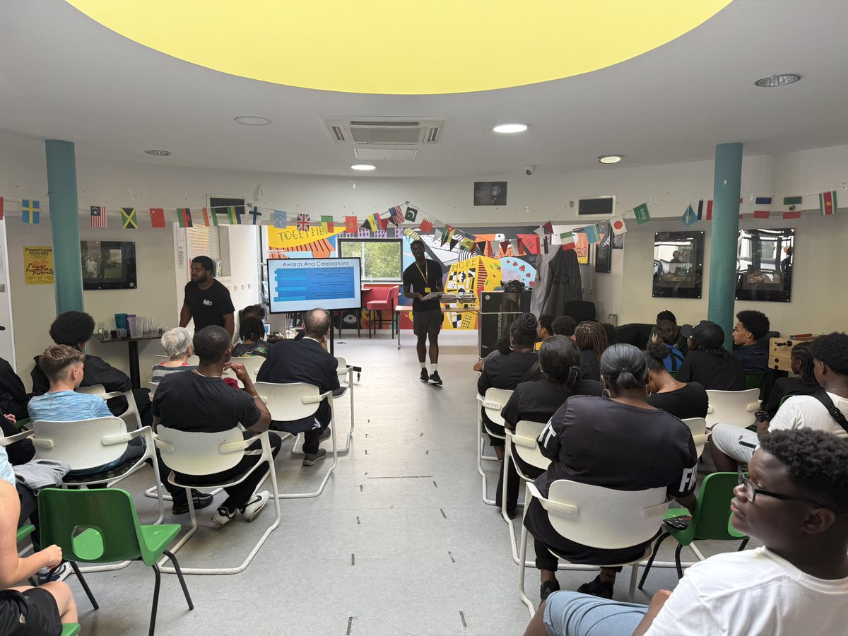 kemoywalker's tweet image. Our End of Summer 2 Term Celebration 🙏🏽🙌🏽
We were honoured to welcome @UA92MCR @42ndStreetmcr, Brother Micah to our session.
We ended the evening on a high with our Rewards and Celebration Session with Lance and Alfred, recognising the amazing commitment and great work! ❤️