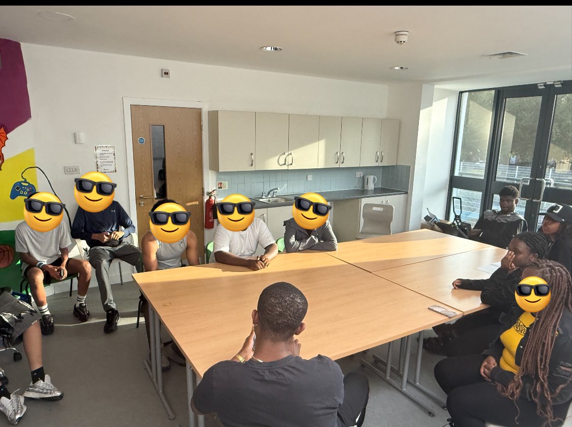 kemoywalker's tweet image. Our End of Summer 2 Term Celebration 🙏🏽🙌🏽
We were honoured to welcome @UA92MCR @42ndStreetmcr, Brother Micah to our session.
We ended the evening on a high with our Rewards and Celebration Session with Lance and Alfred, recognising the amazing commitment and great work! ❤️
