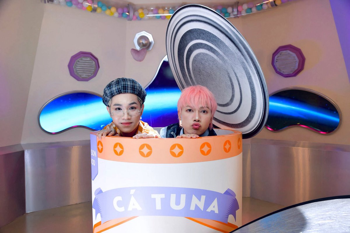 thuhang_1607's tweet image. Bước ảnh này làm mình phải dán mắt #CAPTAINBOY #Jsol #Danmat