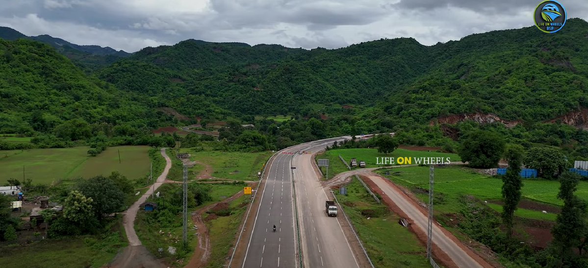madras_aale's tweet image. Section of Vishakapatnam (AP) - Raipur (CG) expressway under construction, winding through the eastern ghats of Vizianagaram district near AP-Odisha border.
#InfraKhalsa
#EasternFateh