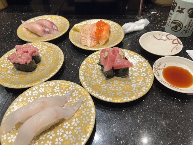 Final gurume 
Hokkaido kaiten sushi!!!! 