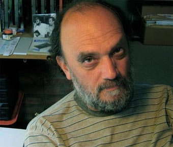 “Cuando me probé en Central, jugué 20 minutos y me dijeron 'te llamamos', pero nunca me pidieron el número. Ahí me avivé de que el fútbol no era lo mío. Tengo dos problemas para jugar. Uno es la pierna izquierda. El otro, la derecha".

18 años sin Roberto "Negro" Fontanarrosa.