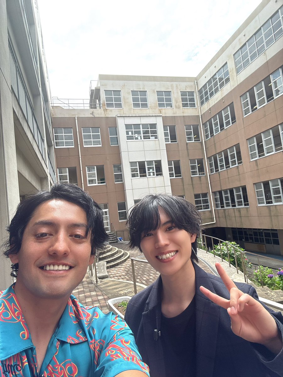_ibuki_0710's tweet image. 📸撮影の合間に、フェルナンデス直之さんが写真を撮ってくださいました！
とっても優しくて素敵な俳優さん🥹
本当に幸せな時間でした💫

僕も俳優として、もっともっと成長していきます🔥✨

本当にありがとうございます😭😭
#フェルナンデス直之 #衛藤伊吹 
#北九州メディア #TV 📺