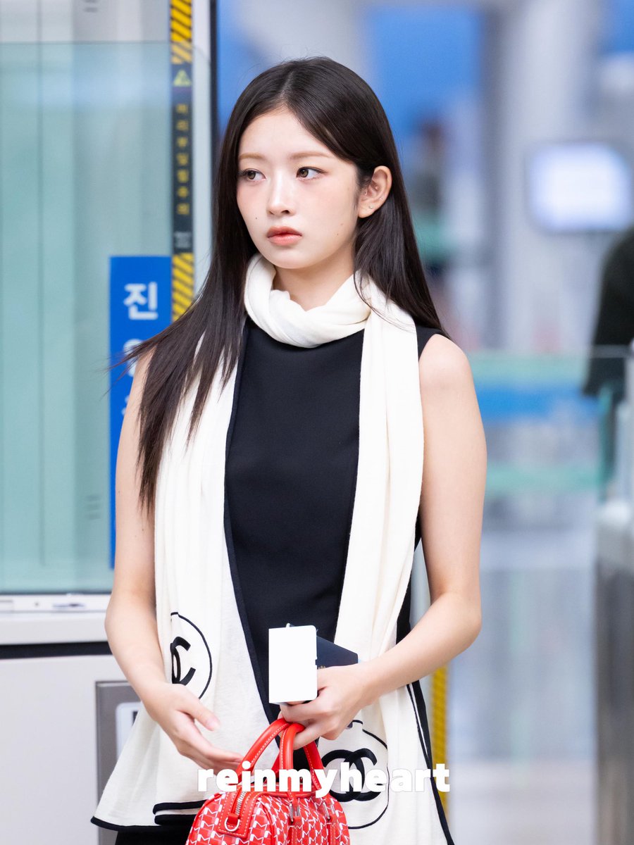 kongzthinker's tweet image. airport dukongz still on point with their contrasting styles but now rei looks chic and yujin became cuter 🤭