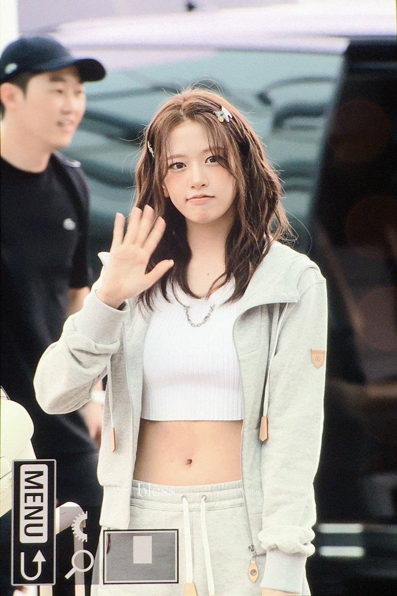 kongzthinker's tweet image. airport dukongz still on point with their contrasting styles but now rei looks chic and yujin became cuter 🤭