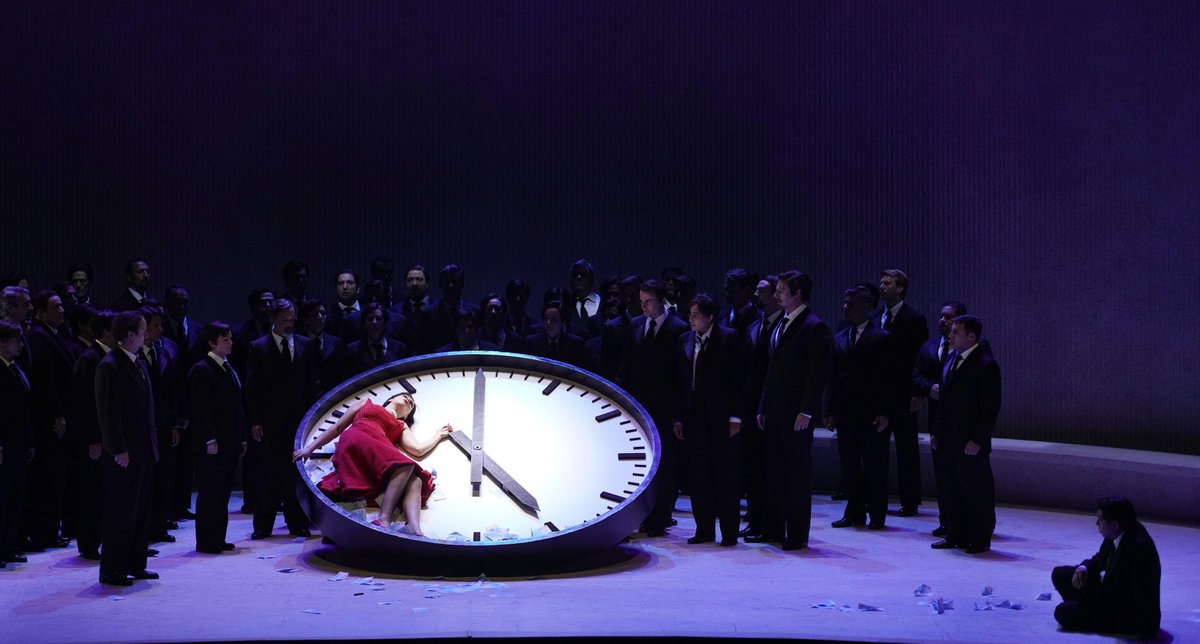 rtveplay's tweet image. 🗣️🎶La representación de 'La Traviata', ópera compuesta por Giuseppe Verdi, con libreto en italiano de Francesco Maria Piave, podrá seguirse en directo desde el Teatro Real este sábado en exclusiva en #RTVEPlay ▶️a partir de las 19:30h.

Más información: rtve.es/n/16670210.