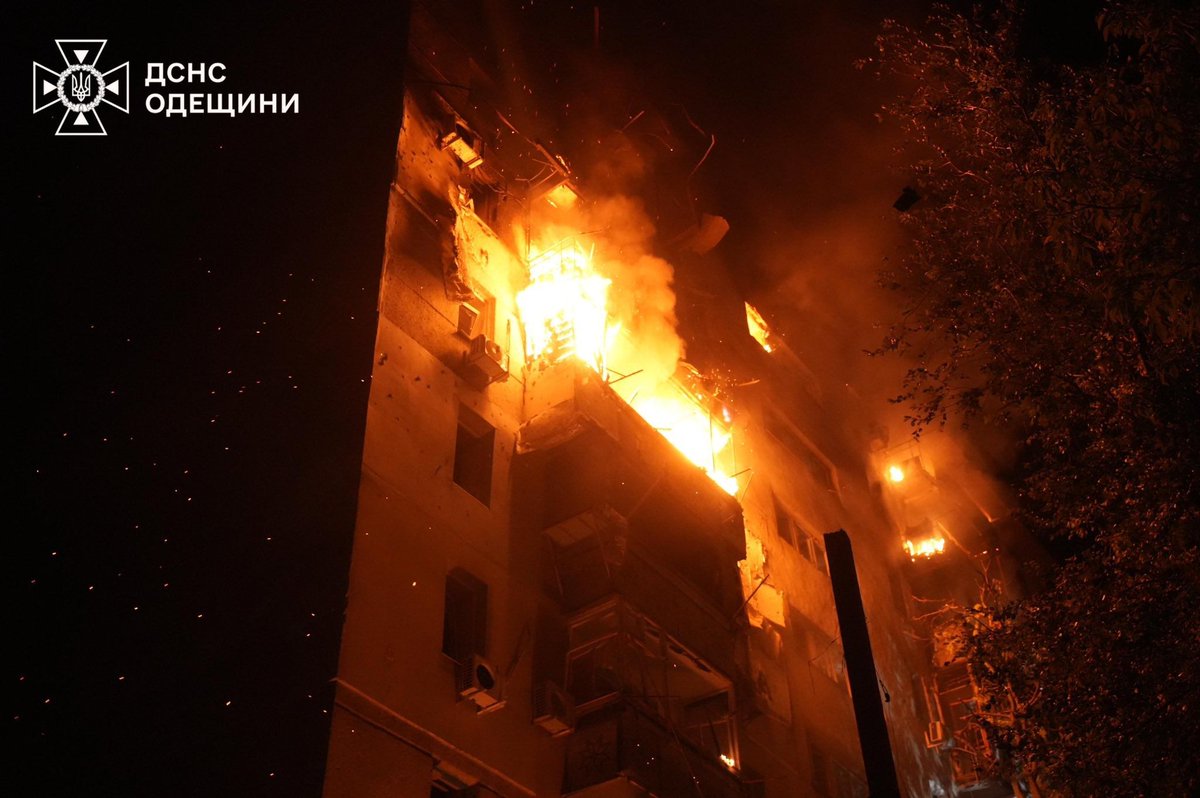 StratcomCentre's tweet image. Among the Ukrainian cities targeted by Russians last night, Odesa.
One woman is dead, several other people are injured, after Russia used Shahed drones to terrorize the city's civilian population.