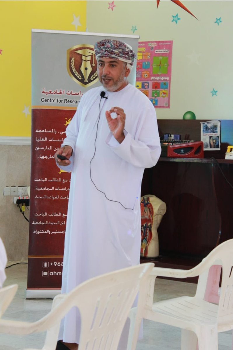 بتوفيق من الله عز وجل أقيمت يوم الجمعة الموافق ١٨ يوليو ٢٠٢٥م بمركز الندوة الثقافي محاضرة بعنوان (أسس ومكونات البحث العلمي) من تقديم الدكتور أحمد بن محمد بن راشد الهنائي- رئيس مركز البحوث والدراسات الجامعية
#مركز_الندوة_الثقافي