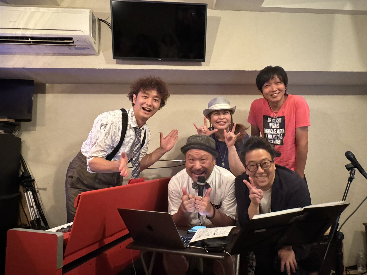 donna415chi's tweet photo. 「しゃかりきちゃんとハモルノワ vol.12」
ゲストは、懐かしのHEADSメンバー集合でラジオ番組風に
投稿テーマが「私の青春の曲」
投稿メールが読まれて、リクエストに応えてくれた懐かしい曲たちにテンション爆上がり✨
HEADSメンバーの裏話もいっぱい聞けてめっちゃ楽しかったー🤗

#ハモルノワ https://t.co/PJlMh1a7sv