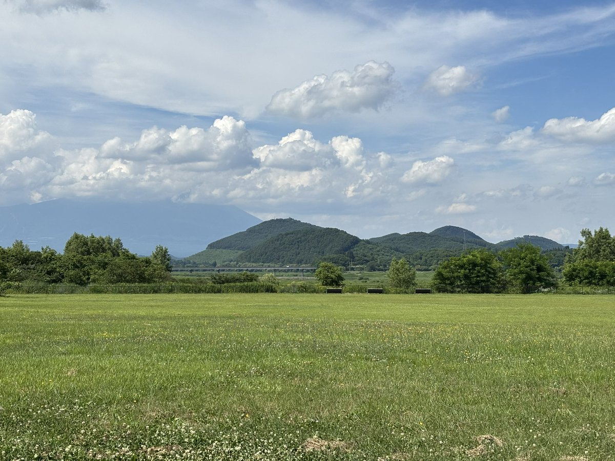 cornerofthe_sky's tweet photo. 遠出してお気に入りの田舎へ〜
鳥の声しか聞こえない場所、最高の三連休初日！

この場所を題材にした創作テレビドラマは一次通過してました。久々良かった…

でもコンクール2年目は去年を超えるのが目標だからもう一歩進まないと。
次のTBSは2本出したいな https://t.co/sxl4WHI6Ak