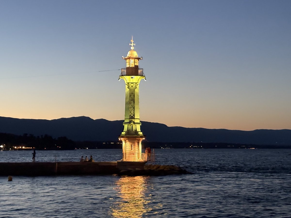GmurHelen's tweet photo. #Friday #evening ⛴️ #cruise 3h20
#LacLeman #Jura #Hills #BainsdePaquis #JetdEau #Geneva #Switzerland 🇨🇭 https://t.co/X3ipjdaKGg