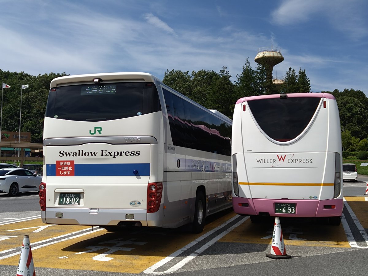 E485E189's tweet image. 羽生PA(佐野SAから変更)と那須高原SAにて休憩。那須高原では元JRバステック車Swallow Expressカラー夢街道会津号と並びました。
#WILLEREXPRESS
#JRバス関東
