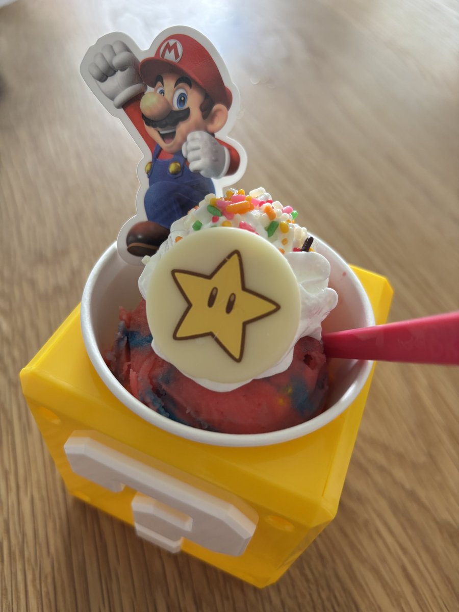 KICKak2's tweet image. ママが買い出しついでに娘にお土産🩷

娘はじーじと庭でプール🏊‍♀️✨