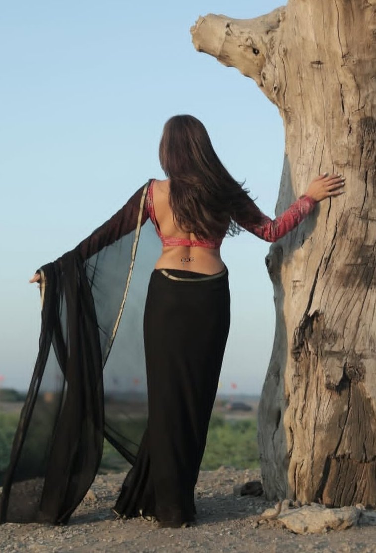 जिंदगी जिन्हें...
खुशी नहीं देती,
उन्हें तजुर्बे.....
बहुत ज्यादा देती है... ।

#सुप्रभात 
#क्वीन 
#ॐ_नमः_शिवाय 
#स्वीट_वीकेंड
#जय_हिंद