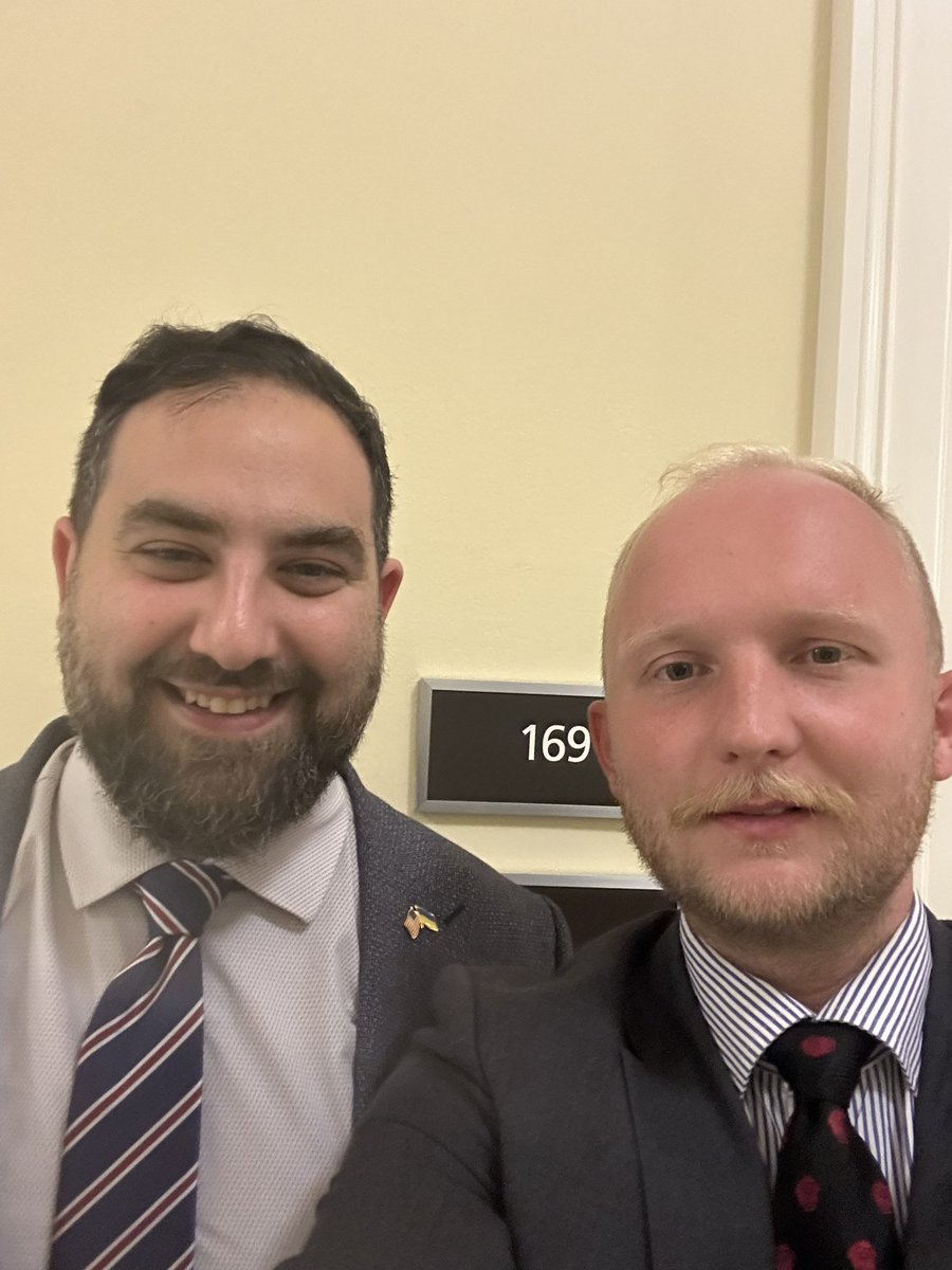 Dz_Kuchynski's tweet image. Great to meet w/ senior @GOP staffers of @RepStefanik, @SenRickScott, @repkevinhern, & @SenThomTillis.
W/ @iSANS_CEE we stressed: 🇧🇾 regime is the weak link in the anti-🇺🇸 axis of Moscow–Beijing–Tehran–Havana–Caracas. Supporting a free Belarus is an act of peace through strength.