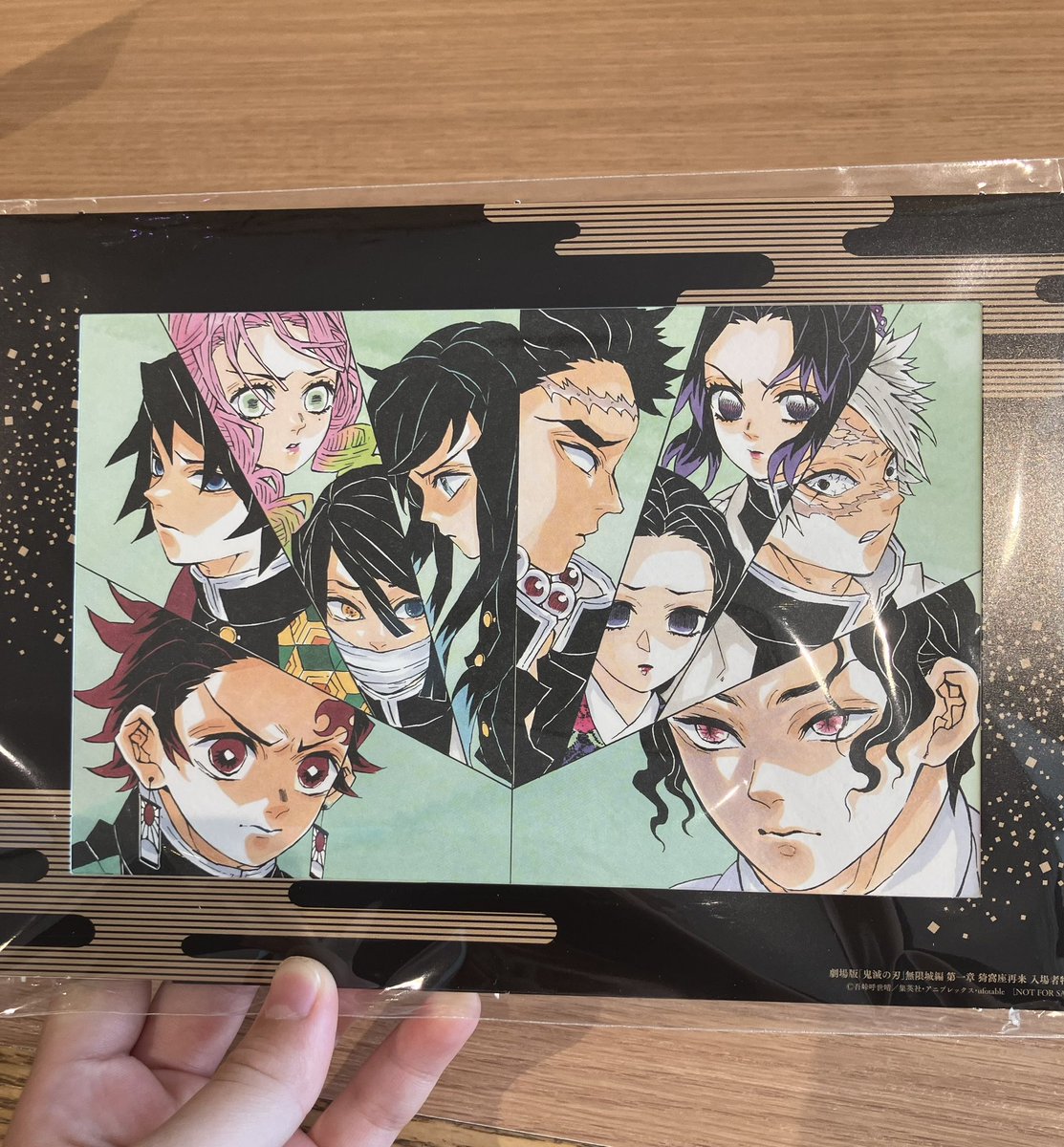 鬼滅の刃の映画友達と見てきた〜！
もう色々凄くて泣いた😭