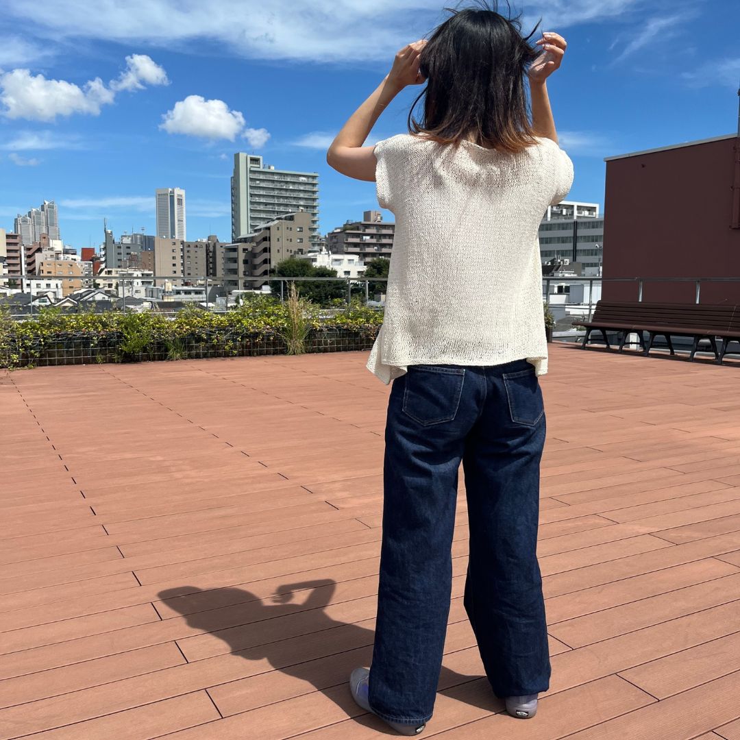KeitoShop's tweet image. Keitoの無料レシピ【GINGAの透かし編みプルオーバー】

着用画像を撮影したので早速投稿します！
薄手でシワになりづらく、旅行にもおすすめですよ～
Keitoでの現在の取り扱いは8色です。
お好みのカラーで編んでみてくださいね！

使用糸：GINGA　3玉
online.keito-shop.com/view/category/…
使用針：棒針4号、6号