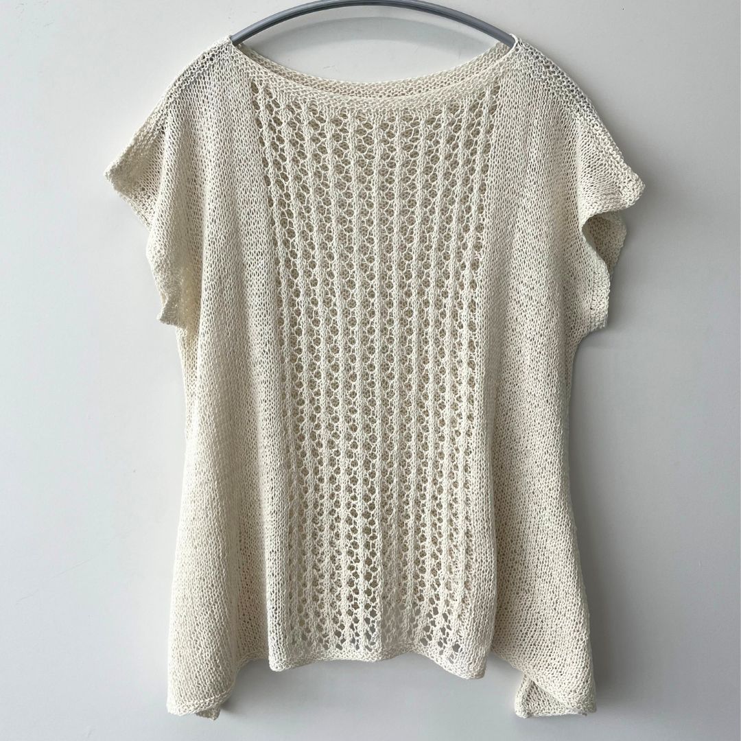 KeitoShop's tweet image. Keitoの無料レシピ【GINGAの透かし編みプルオーバー】

着用画像を撮影したので早速投稿します！
薄手でシワになりづらく、旅行にもおすすめですよ～
Keitoでの現在の取り扱いは8色です。
お好みのカラーで編んでみてくださいね！

使用糸：GINGA　3玉
online.keito-shop.com/view/category/…
使用針：棒針4号、6号