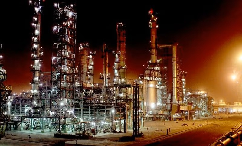 SamvadaWorld's tweet image. India Slams EU Sanctions on Vadinar Refinery: "No Double Standards on Energy"
The EU has sanctioned India's Vadinar Oil refinery, the first direct hit on an Indian entity over Russian ties (Rosneft holds 49%).
India's Ministry of External Affairs (@MEAIndia) strongly condemned…