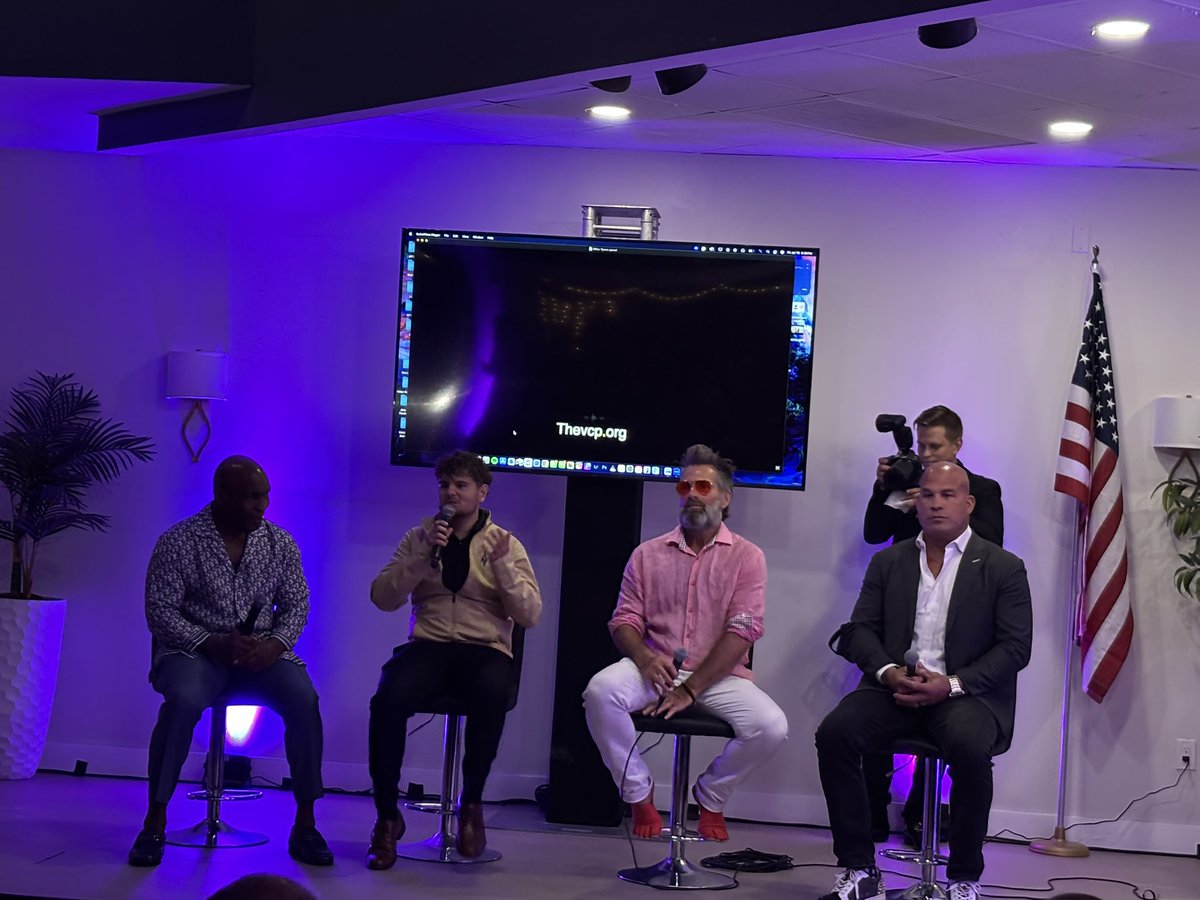 RealLeslieWhite's tweet photo. Huge Kudos to @itz_garrett for an amazing #MAHA event with @MikeTyson and others! @TracyDucharme @BarbyIngle! INSPIRING ‼️#cleaneating #noprocessedfood @ConservativeKFC #AZ #foodmatters https://t.co/p9ZUWdtvfP