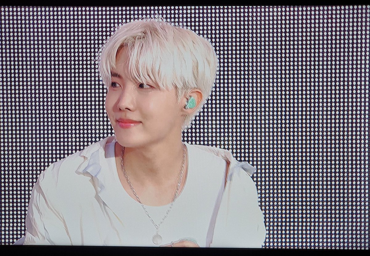 rosehope218's tweet photo. 백금발 제이홉 잊엇다고? https://t.co/jAtxwspAVh