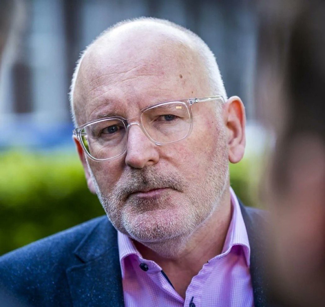 RosasMarysol2's tweet photo. Uit onderzoek blijkt dat #Timmermans voor 17 miljard " groene" klimaatclubs heeft omgekocht. Dat is ongeveer € 1000 per huishouden in Nederland. Belastinggeld van hardwerkende mensen misbruiken voor corruptie.
Deze man hoort in de gevangenis, niet in de Nederlandse politiek. https://t.co/ifS1GMXE8i