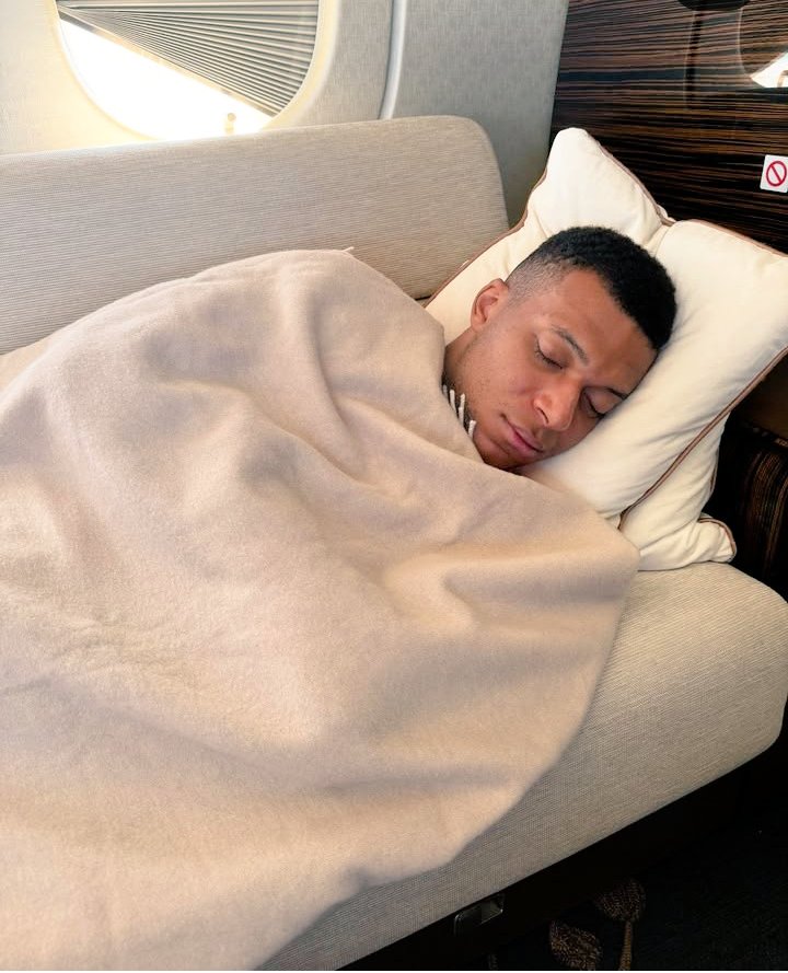 Porque los hombres cuando están enfermos o Dormidos se ven tan tiernos 🥺🤍