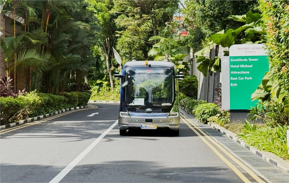 yogiliman's tweet image. 🤖🚍 Exciting news! WeRide debuts Southeast Asia’s first driverless bus in Singapore! How do you feel about the rise of autonomous public transport? Could this change the way we commute? Dive into the future of transport here: ift.tt/UIWFKaS #DriverlessBus #Innovation …