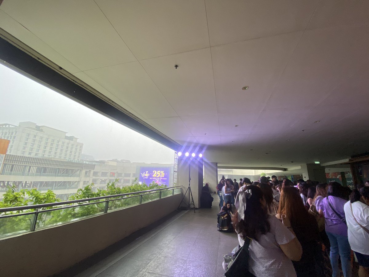 hoararity's tweet photo. ito ang tunay na bagyo vs carats https://t.co/ROeedFxW0k