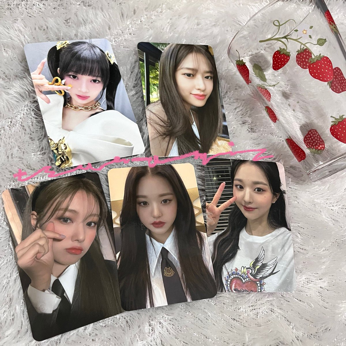 tsuromiz's tweet photo. #s helloo masih ada yang nyari pc hyewon and wonyoung dasi or gaa? aku mau sell bundle takeall with rei and yujin 315k include all yaa. 

dom tangsel ! 
wondas hyedas peace one reeler https://t.co/zBYI9fE0Do