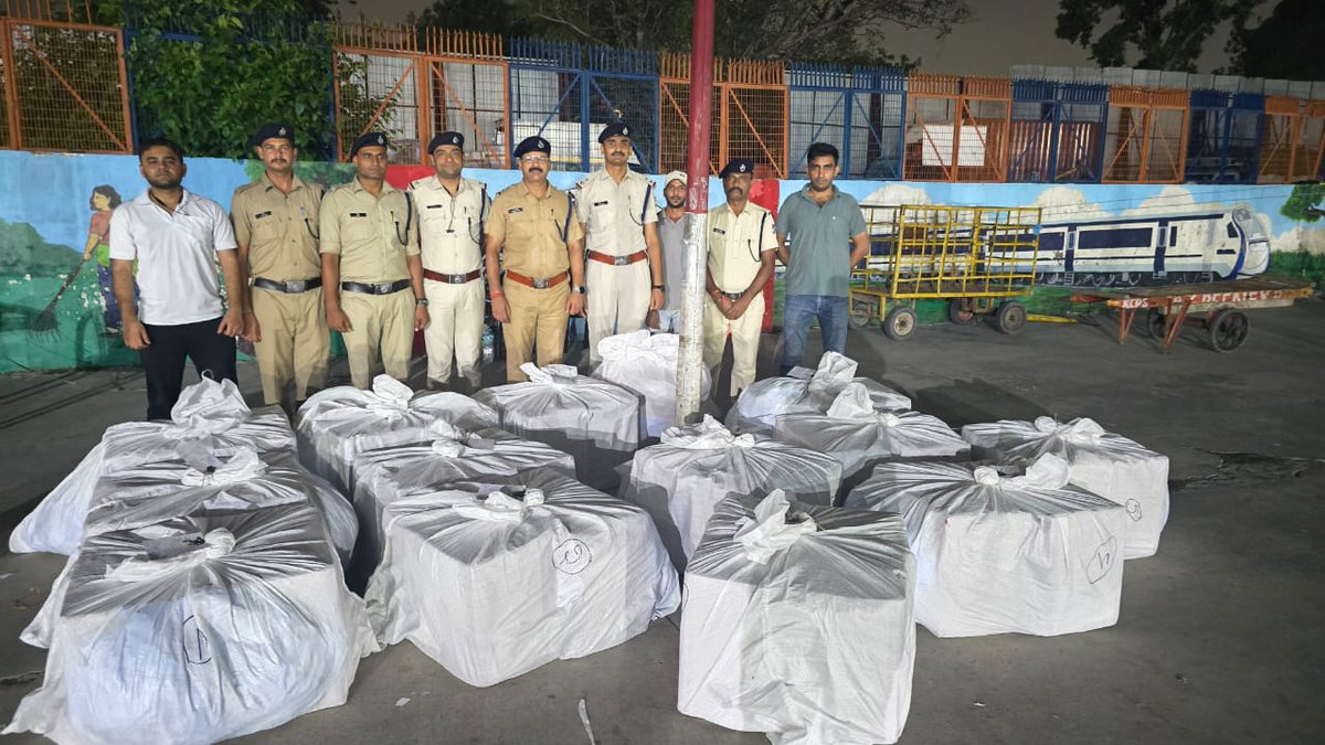 RPF Delhi Division (@rpfnrdli) on Twitter photo During operation Satark #RPF team of #NewDelhi seized 478 Kg tobacco worth₹6,36,700 being illegal transported through railway parcel service under false declaration
<a href="/nsitharamanoffc/">Nirmala Sitharaman Office</a>
<a href="/Cascadeglobal/">FICCI CASCADE 🇮🇳</a>
<a href="/cbic_india/">CBIC</a>
<a href="/ficci_india/">FICCI</a>
<a href="/HMOIndia/">गृहमंत्री कार्यालय, HMO India</a>
<a href="/PMOIndia/">PMO India</a>
<a href="/RPF_INDIA/">RPF INDIA</a>
<a href="/drm_dli/">DRM Delhi NR</a>
<a href="/GM_NRly/">GM Northern Railway</a>
<a href="/aajtak/">AajTak</a> During operation Satark #RPF team of #NewDelhi seized 478 Kg tobacco worth₹6,36,700 being illegal transported through railway parcel service under false declaration
<a href="/nsitharamanoffc/">Nirmala Sitharaman Office</a>
<a href="/Cascadeglobal/">FICCI CASCADE 🇮🇳</a>
<a href="/cbic_india/">CBIC</a>
<a href="/ficci_india/">FICCI</a>
<a href="/HMOIndia/">गृहमंत्री कार्यालय, HMO India</a>
<a href="/PMOIndia/">PMO India</a>
<a href="/RPF_INDIA/">RPF INDIA</a>
<a href="/drm_dli/">DRM Delhi NR</a>
<a href="/GM_NRly/">GM Northern Railway</a>
<a href="/aajtak/">AajTak</a>