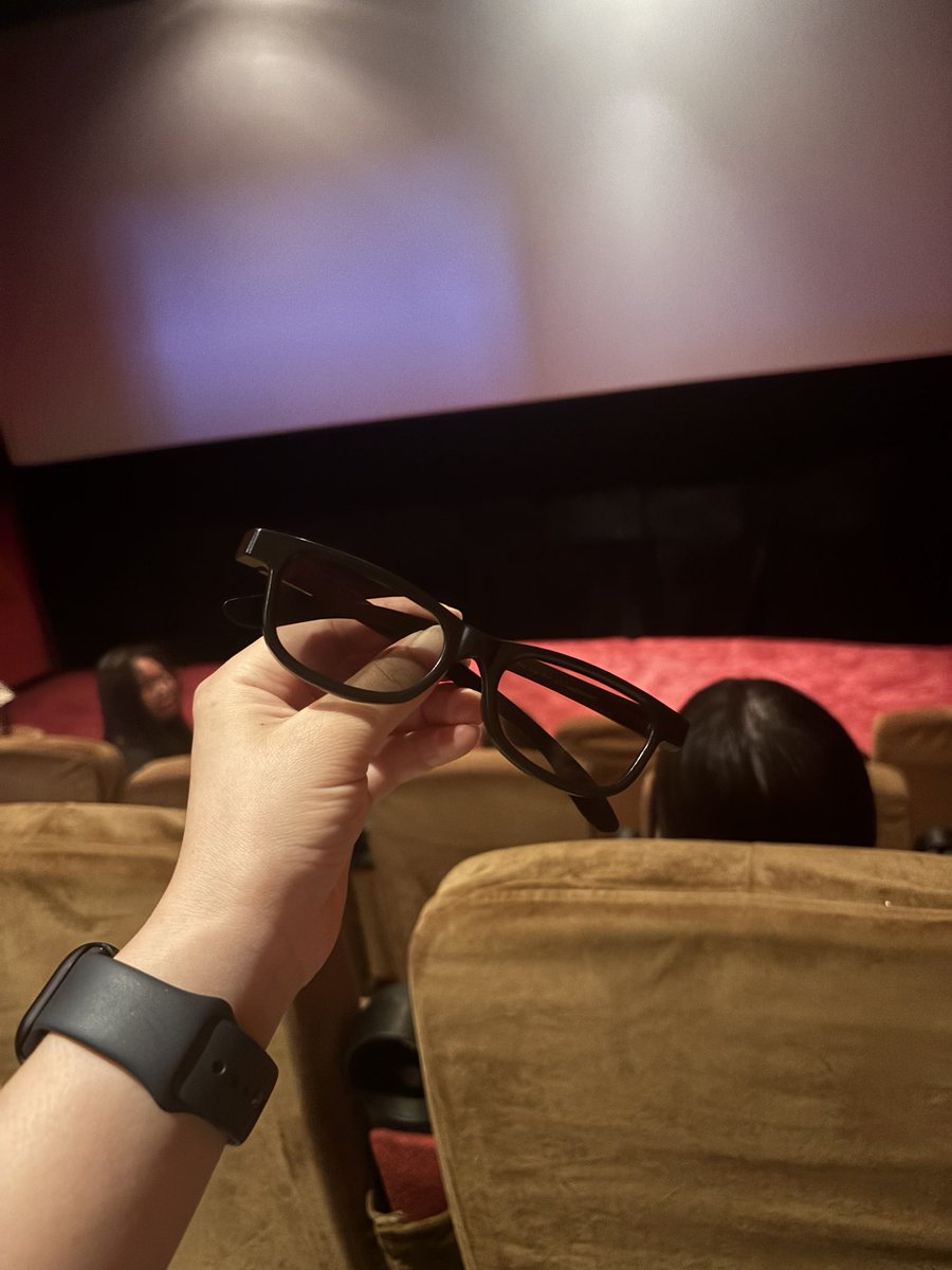 3D үзвэрт өгдөг шил нь хараа муутай хүнд зориулсан нь нэмэлт төлбөртэй бдым бна бараг тусгай хэрэгцээт мэдрэмж авав