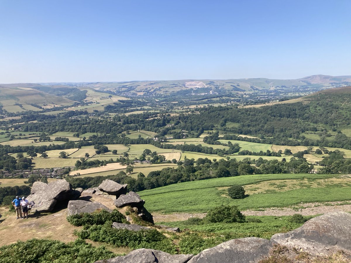 doristhehat's tweet image. Good morning everyone wishing you a happy weekend 馃榾enjoying fabulous views over the Hope Valley from beautiful Bamford Edge last week 馃挌
#PeakDistrict