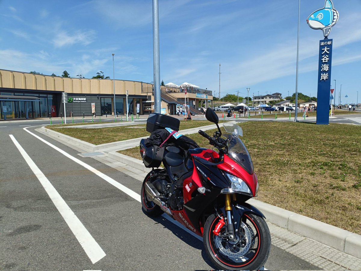 shimura_usirow's tweet photo. 道の駅大谷海岸のサメかつバーガーとすずめの戸締まり。沿岸部は涼しい気がする。快適〜 https://t.co/d2u4wYWwGu