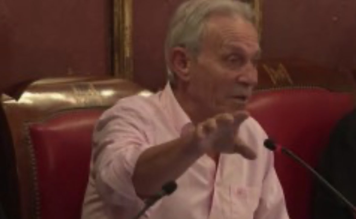 (Conté vídeo) Junts i Ara Vic, amb la seva abstenció impedeixen prohibir l’ús del vel islàmic a la ciutat de Vic. tinyurl.com/3kub2v7w

Seguim treballant per millorar el benestar dels vigatans i vigatanes.     

#PrimerElsDeCasa #SOMI !!! #Vic