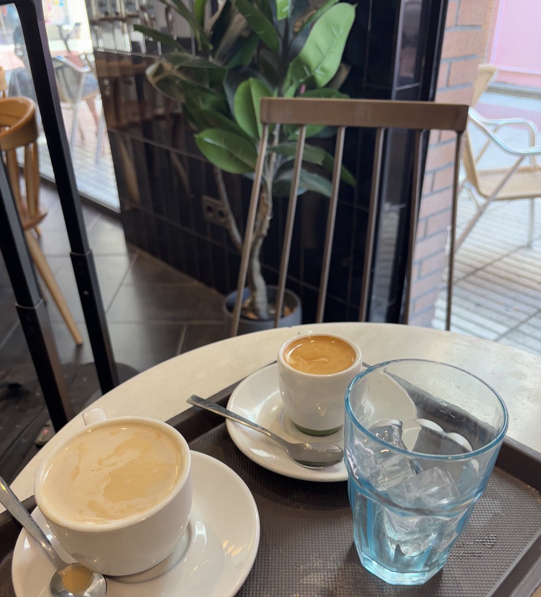 #cafelfie ❤️‍🔥☕️☕️🧊
@yenira
⁦<a href="/AromaCafes/">Aroma de Café</a>⁩