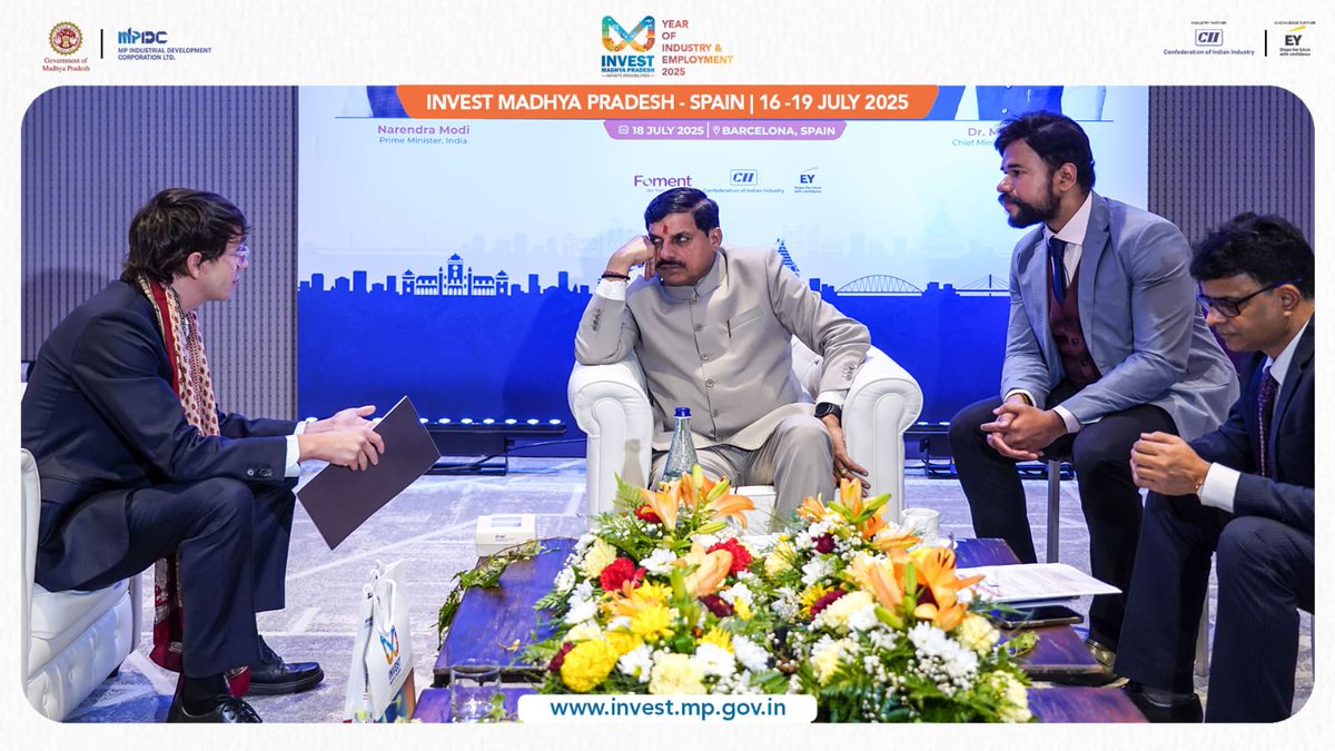 MPIDC's tweet image. Hon’ble Chief Minister Dr. Mohan Yadav held a one-to-one meeting with delegates from AMEC, a leading Spanish multisectoral association.
The discussion focused on fostering industrial collaborations, facilitating trade missions, and exploring opportunities for Spanish exporters…