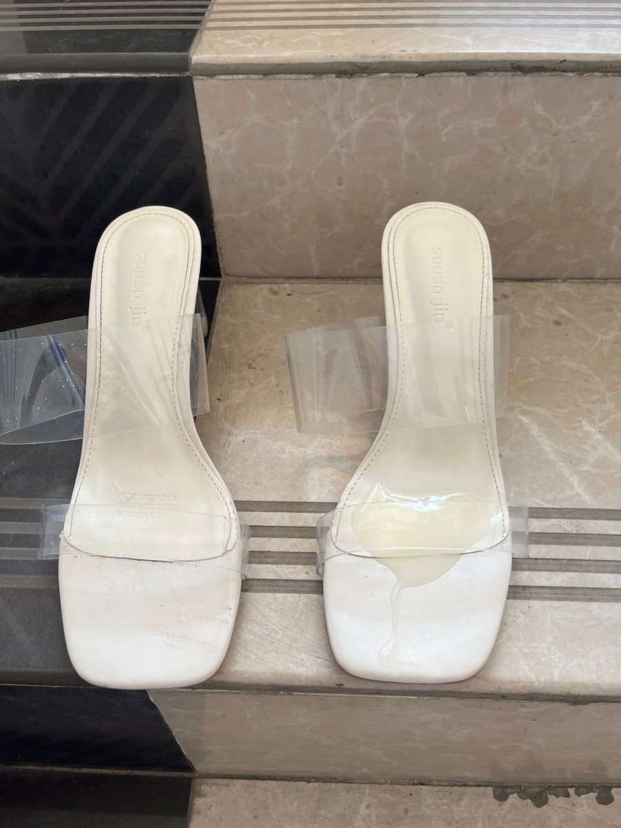 lin1448604's tweet photo. 出租房扫发现一堆鞋盒，鞋主还在房间刷抖音隔着一层门小心翼翼的翻找，只有一双骚白色凉鞋赶紧带到楼顶打满 #扫楼 #打胶 https://t.co/iLlOrJJ0Mp
