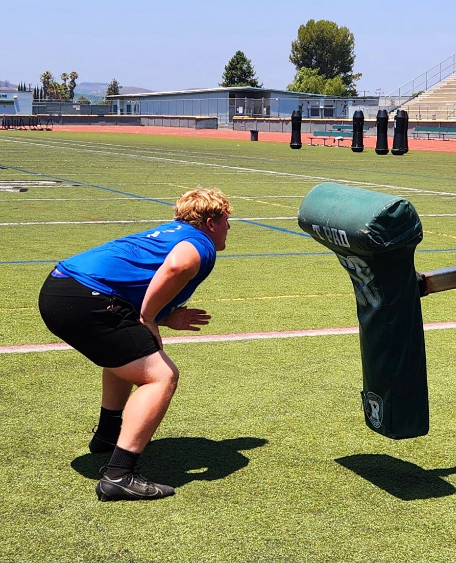 CadenW2007's tweet photo. Gotta put in the most to be one of the best #royalhsfootball #football #oline #work #grindneverstops #grind https://t.co/9Mr4X1SkrU