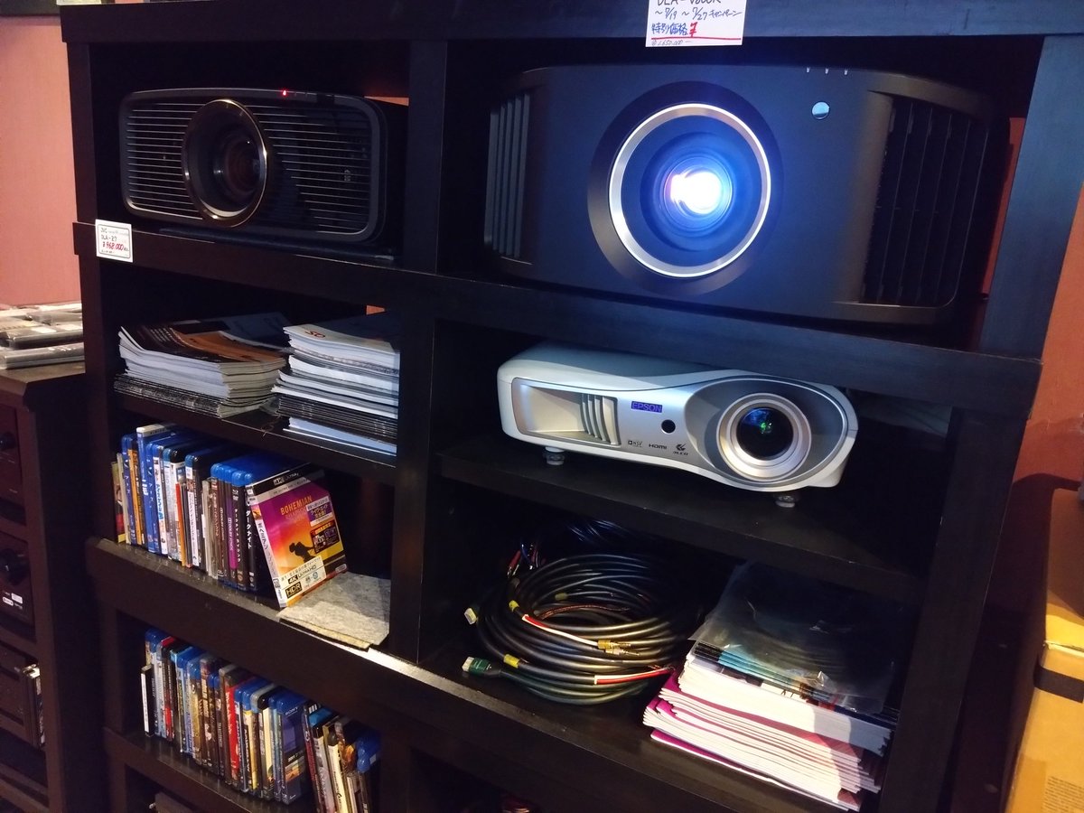 gc8f_sti's tweet image. #AVBOX #DLA-V800R

AVBOXさんのシアタールームを一人で占有してVICTOR DLA-V800Rを視聴してます