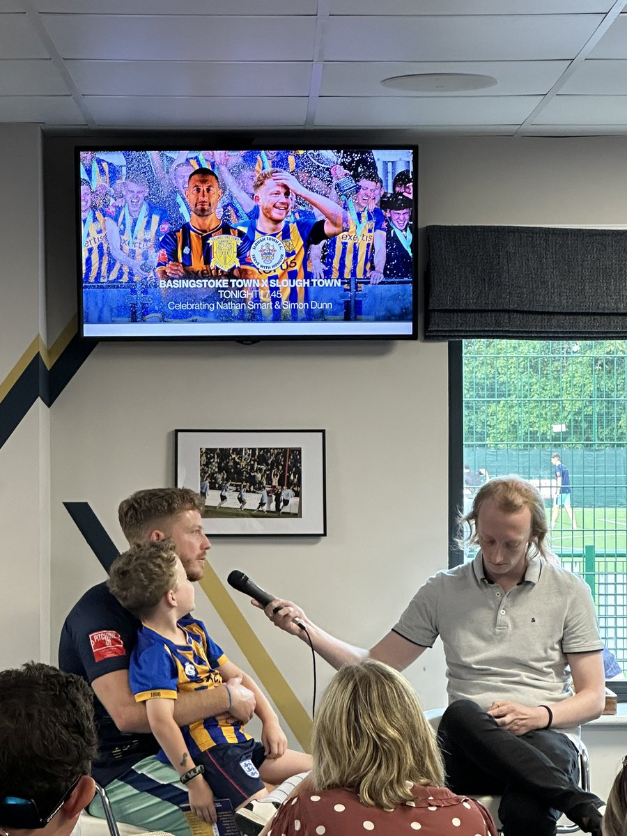IanTrodd's tweet image. A night when @sdunn992 and @NathanJSmart where recognised for their fantastic contributions to @Basingstoke_FC 💙💛🙌🏻