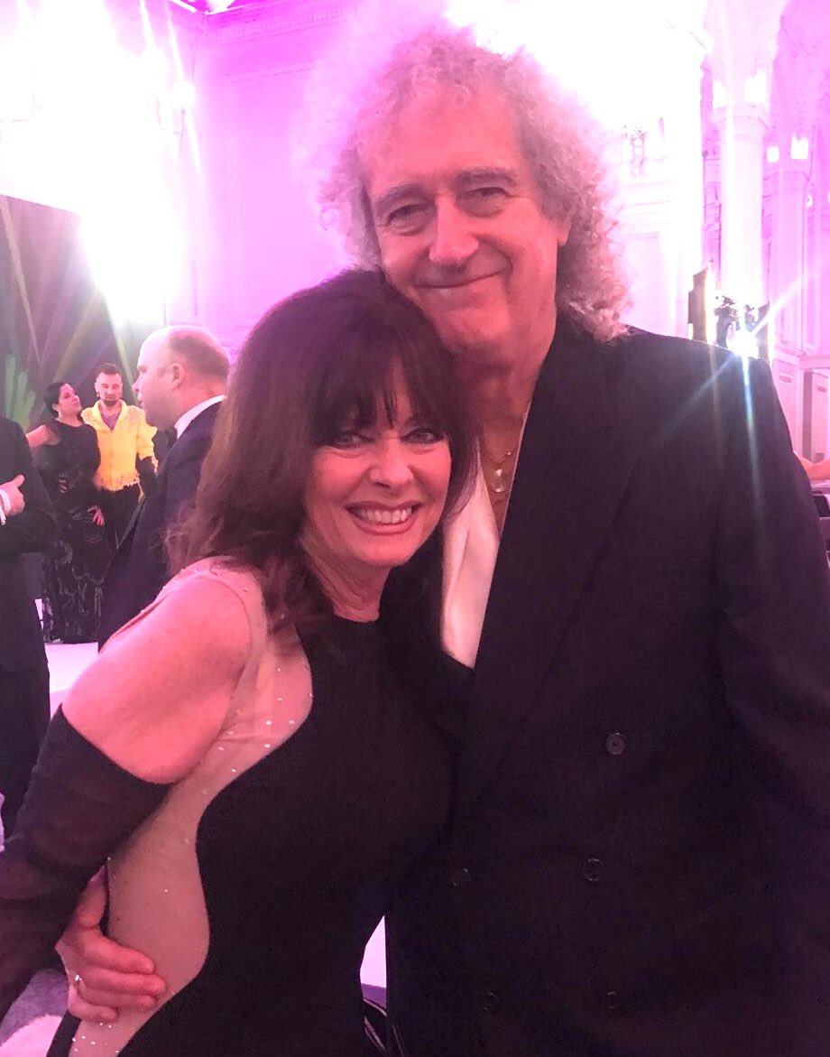 vickimichelle's tweet image. Happy Birthday Sir Brian May. Brilliant musician, animal campaigner and gorgeous man. Lovely memory at a Charity Event. Have a wonderful day with beautiful Anita. @DrBrianMay @AnitaDobsonFC @QueenWillRock #SaveMeTrust @AnneatSaveMe #SaturdayVibes