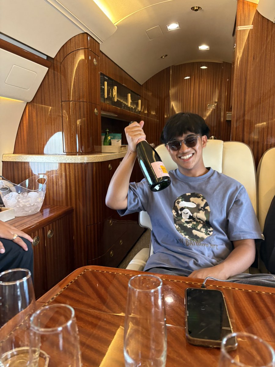 judeandreww's tweet image. pov: first private jet at 18