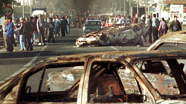 Fortpienc1's tweet image. Lo de Torre Pacheco no és nuevo. Esto lo escribí en febrero de 2000 en El País sobre lo de El Ejido y lo de Ca N'Anglada. Algunas cosas que digo valen, pero entonces no prevía la irrupción de Vox o AC, cuyo espacio lo ocupaban PP y CiU y, en parte, ERC. tinyurl.com/5b433pyt