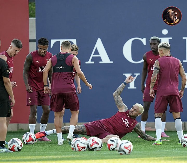 Günaydın Büyük #Galatasaray ailesi. ♥️💛

#WeAreGala <a href="/wearegal/">WeAreGala</a> #Hedef26
#SenŞampiyonOlacaksın