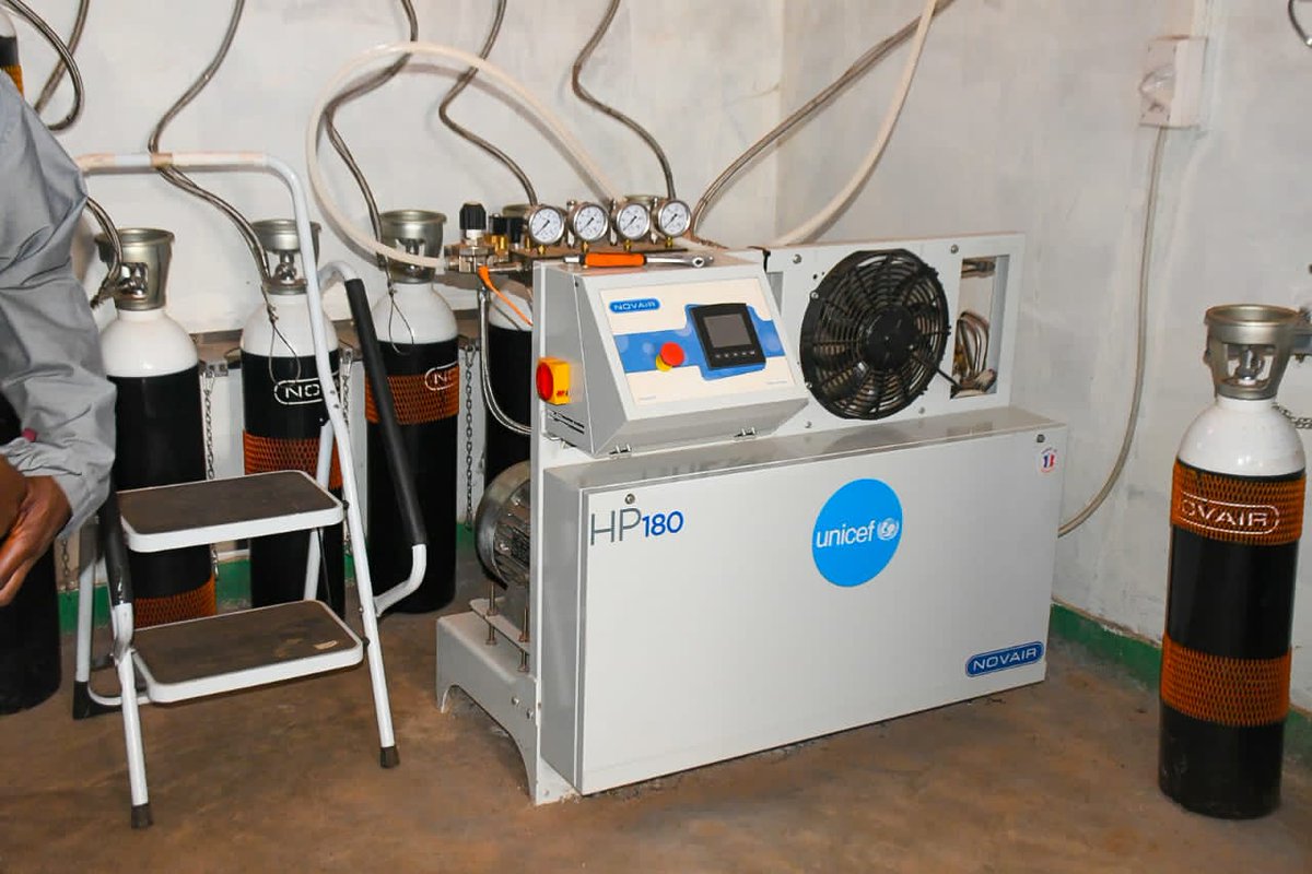 *#Burundi:Dr Ndihokubwayo Eric, directeur de l’hôpital régional de Gitega, appelle à l’appui pr obtenir un transformateur.  
Le groupe électrogène actuel dépend du carburant, souvent difficile à obtenir.  
Cela permettrait de fournir de l’oxygène à d’autres hôpitaux de la région